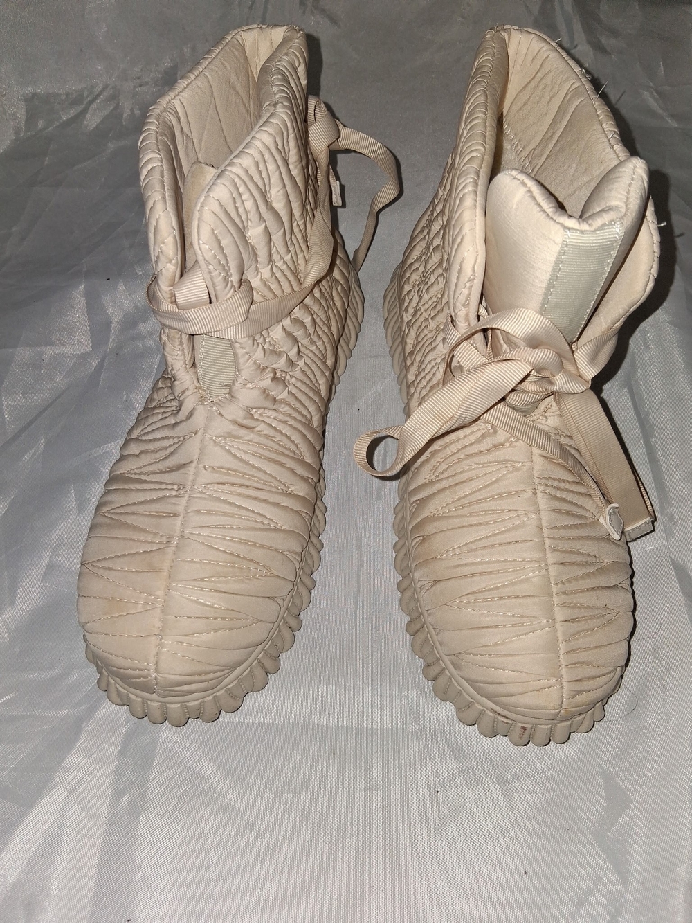 Source Unknown Cream Quilted Ankle Booties with Ribbon Laces